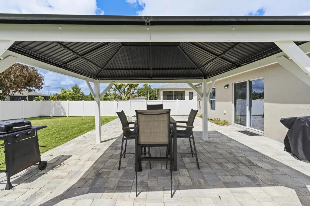 380 SW Donna Terrace Port St Lucie FL 34984