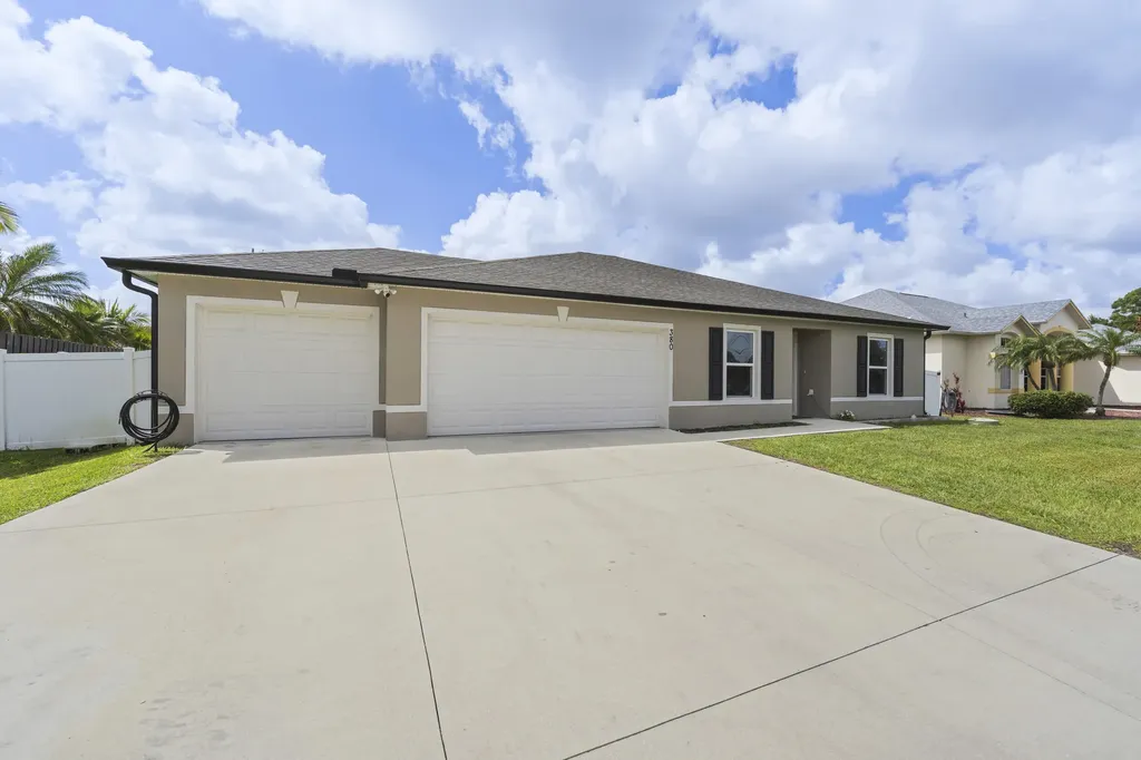 380 SW Donna Terrace Port St Lucie FL 34984