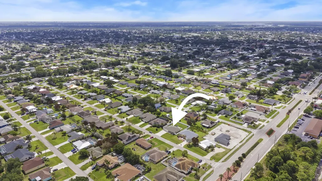 380 SW Donna Terrace Port St Lucie FL 34984