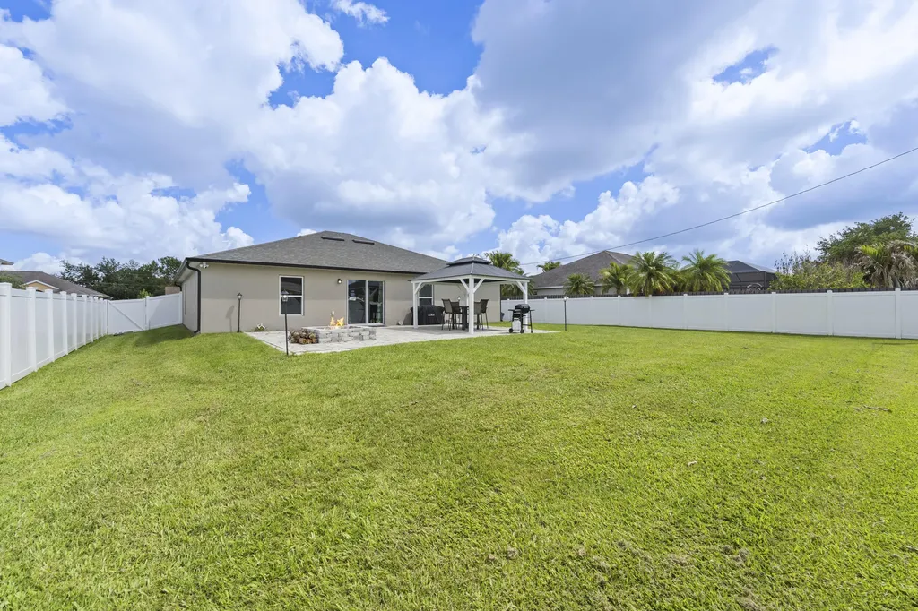 380 SW Donna Terrace Port St Lucie FL 34984