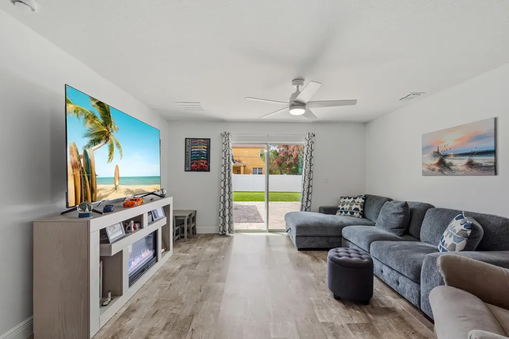 380 SW Donna Terrace Port St Lucie FL 34984