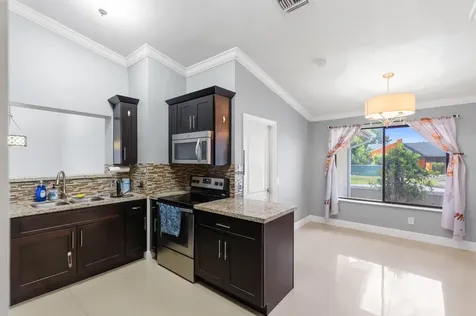 9315 SW 170th Lane Palmetto Bay FL 33157