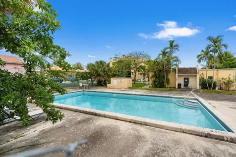 8039 Lake Drive Doral FL 33166