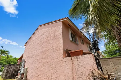 8039 Lake Drive Doral FL 33166