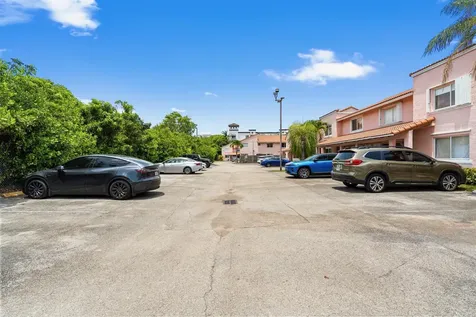 8039 Lake Drive Doral FL 33166