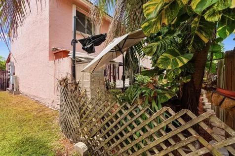 8039 Lake Drive Doral FL 33166