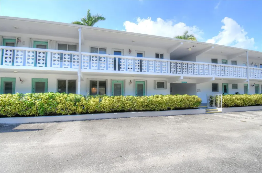 2161 NE 42nd Court Lighthouse Point FL 33064