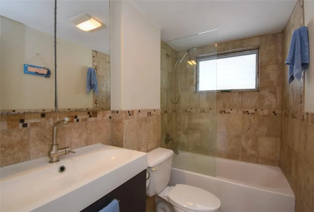 2161 NE 42nd Court Lighthouse Point FL 33064