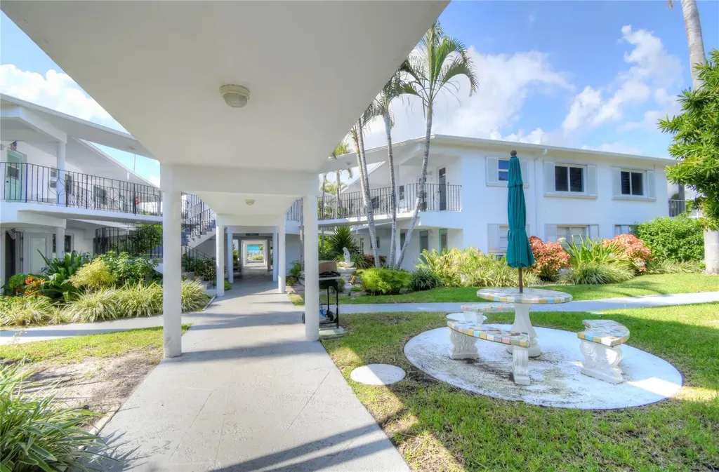 2161 NE 42nd Court Lighthouse Point FL 33064
