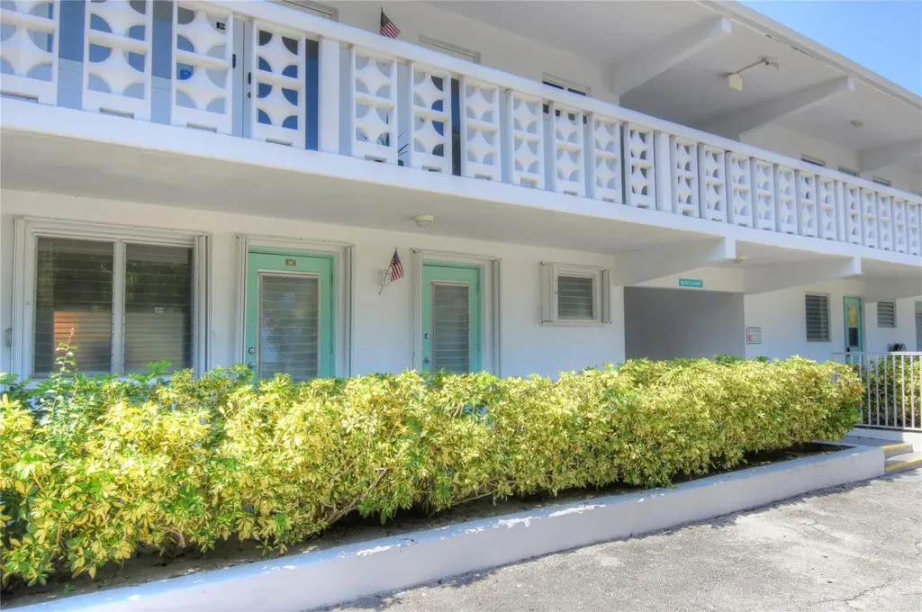 2161 NE 42nd Court Lighthouse Point FL 33064
