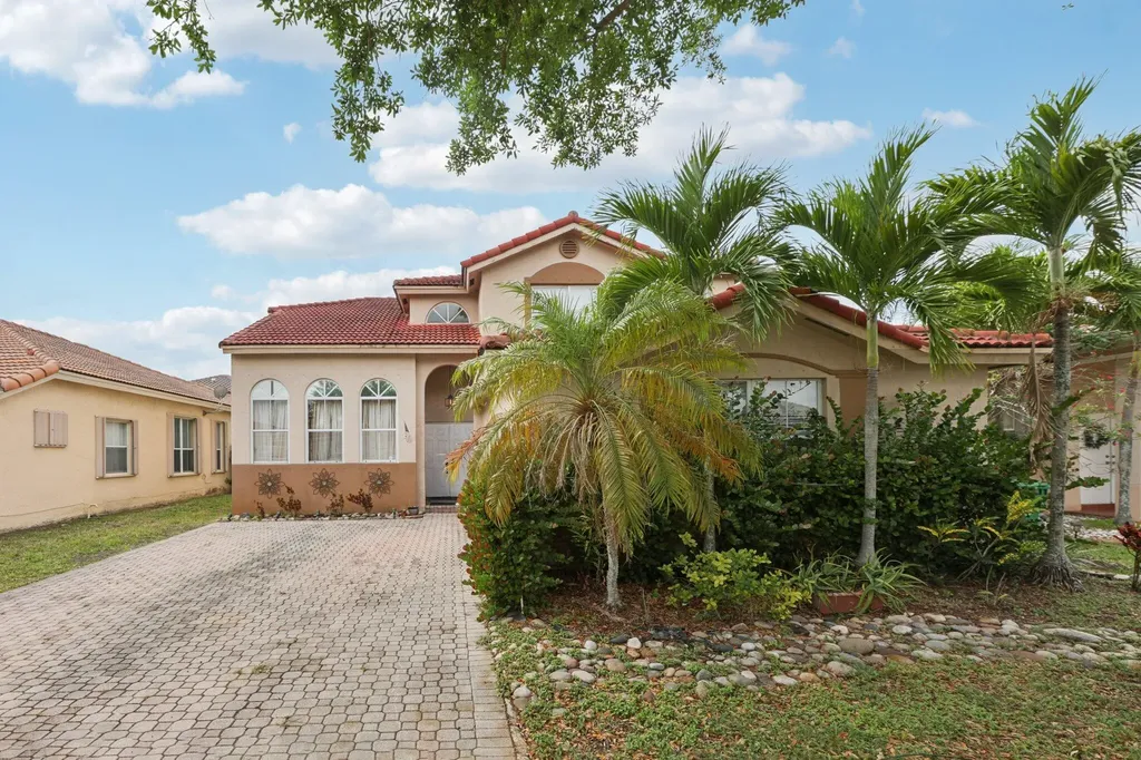 405 E Royal Cove Circle Davie FL 33325