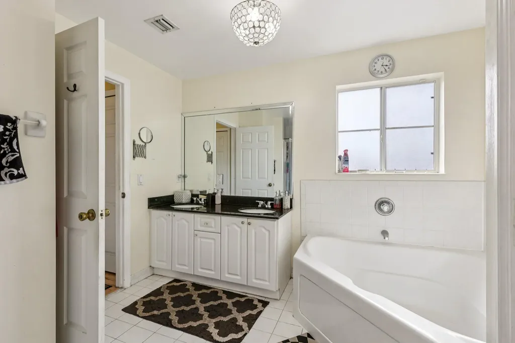 405 E Royal Cove Circle Davie FL 33325