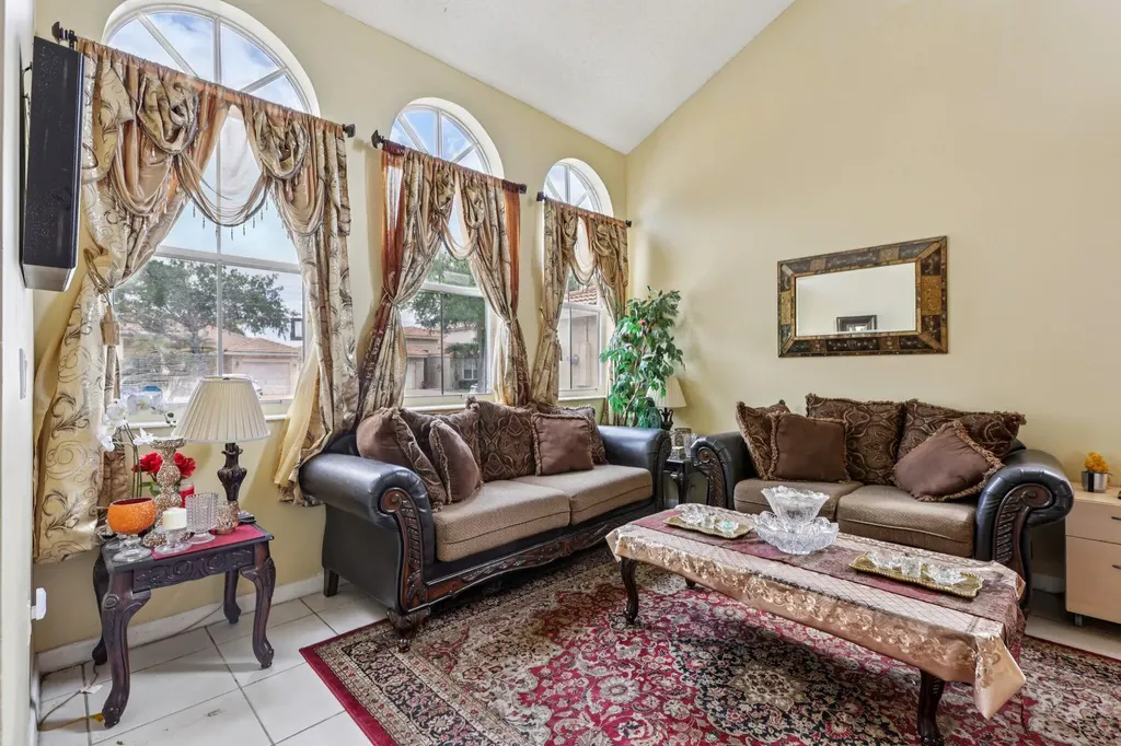 405 E Royal Cove Circle Davie FL 33325