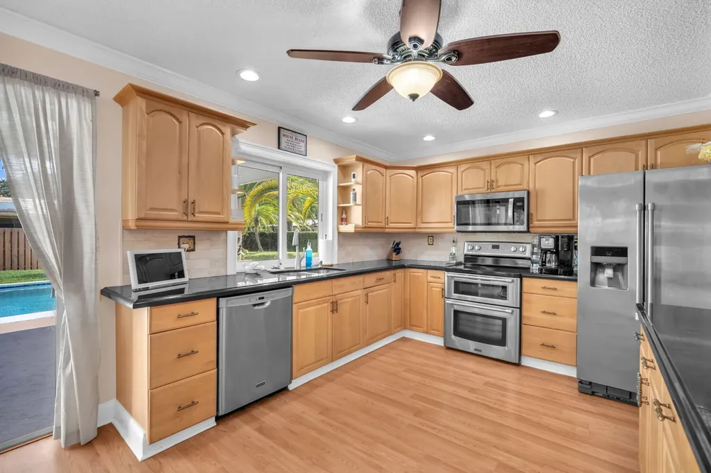8235 NW 5th Street Coral Springs FL 33071
