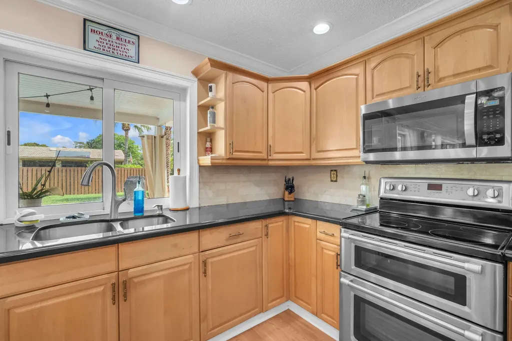 8235 NW 5th Street Coral Springs FL 33071