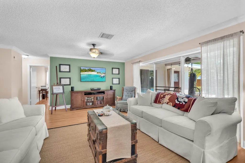 8235 NW 5th Street Coral Springs FL 33071