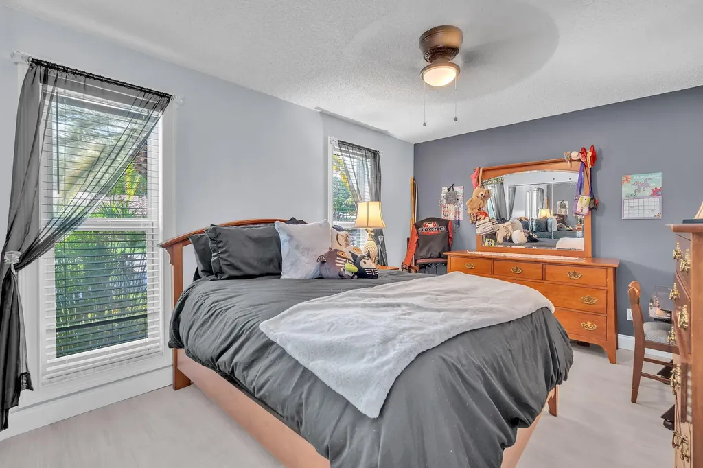 8235 NW 5th Street Coral Springs FL 33071