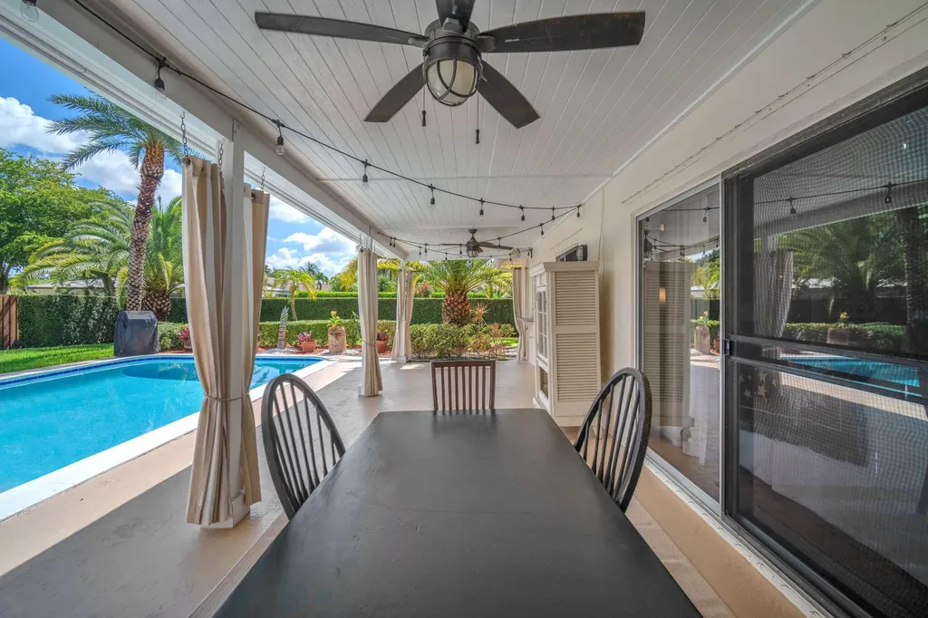 8235 NW 5th Street Coral Springs FL 33071