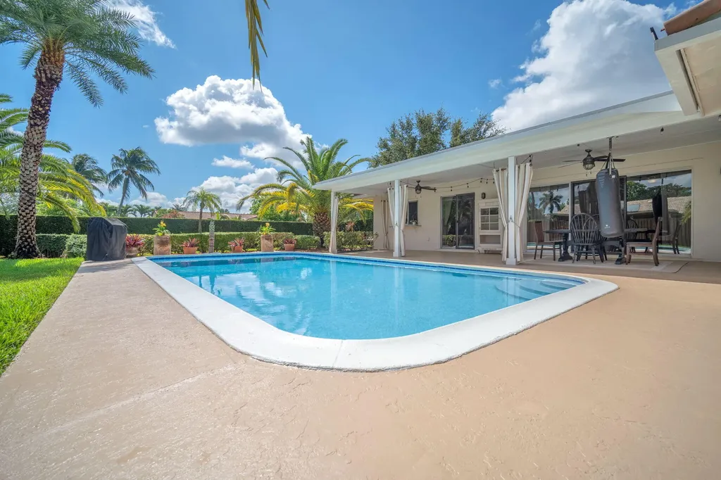 8235 NW 5th Street Coral Springs FL 33071
