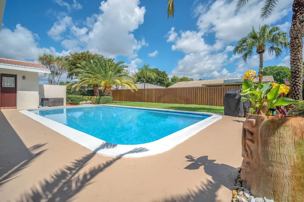 8235 NW 5th Street Coral Springs FL 33071