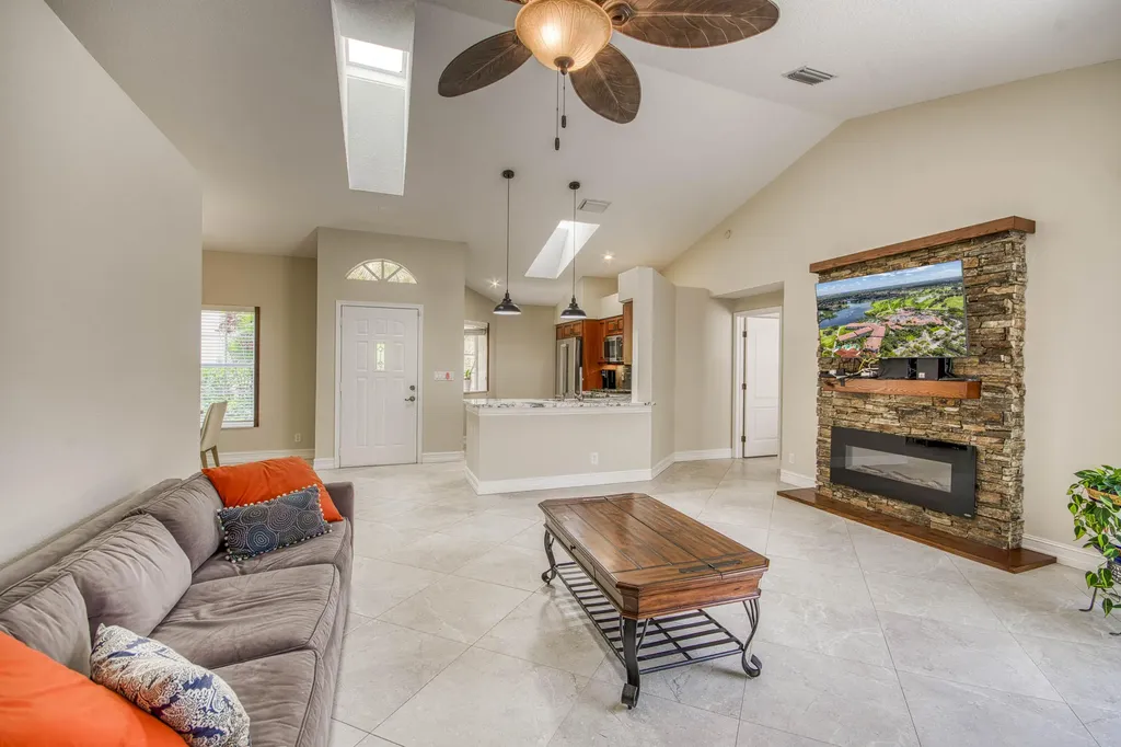 20 Via Aurelia Palm Beach Gardens FL 33418