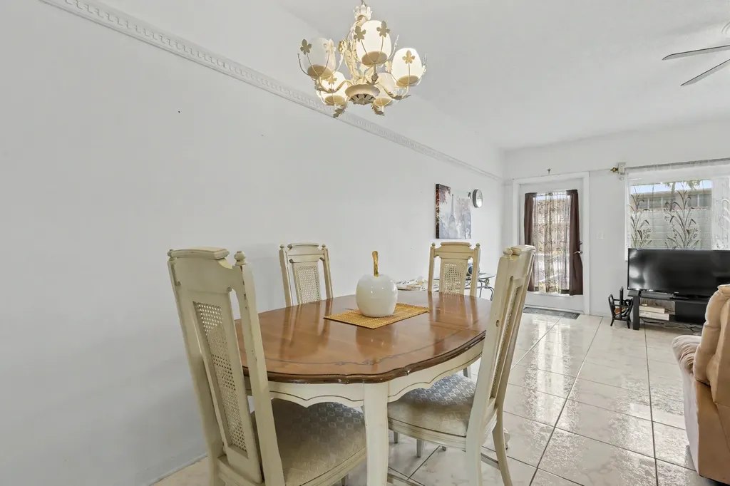 800 SW 10th Terrace Hallandale Beach FL 33009