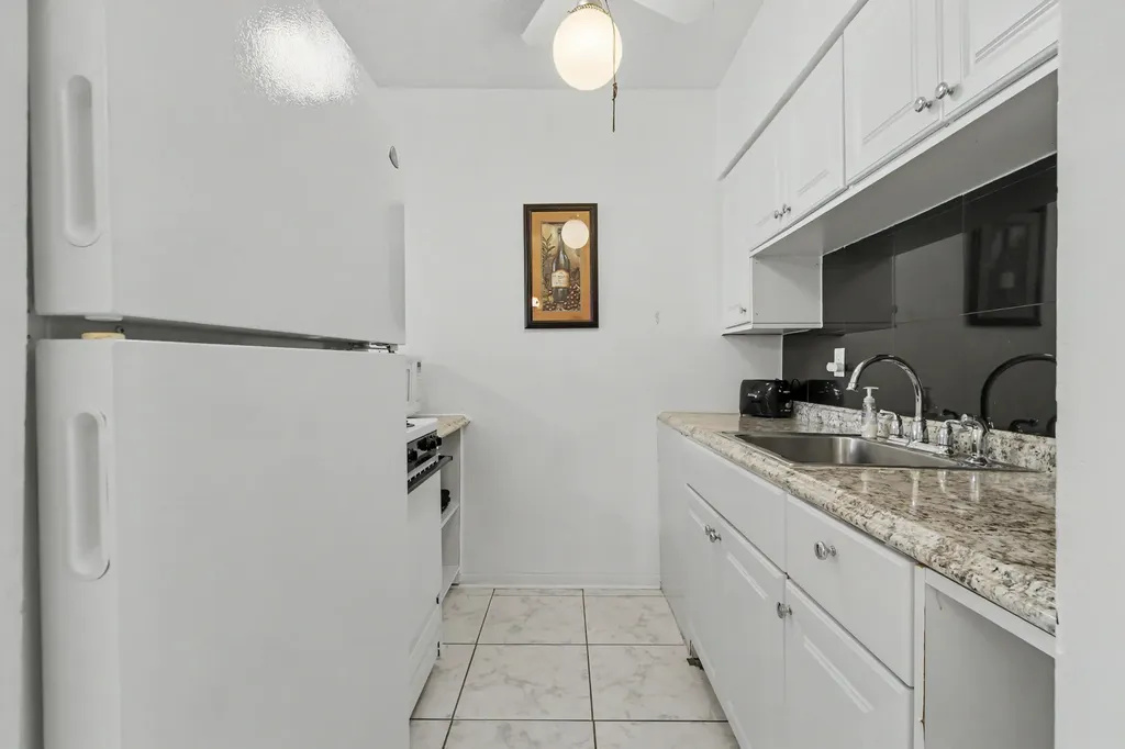 800 SW 10th Terrace Hallandale Beach FL 33009
