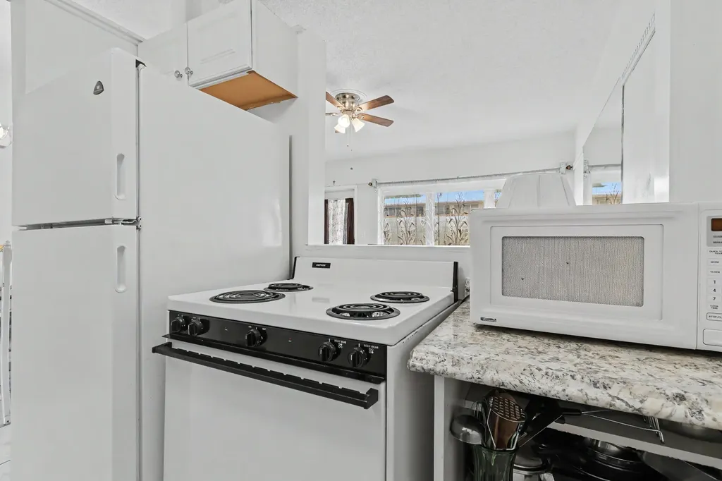 800 SW 10th Terrace Hallandale Beach FL 33009