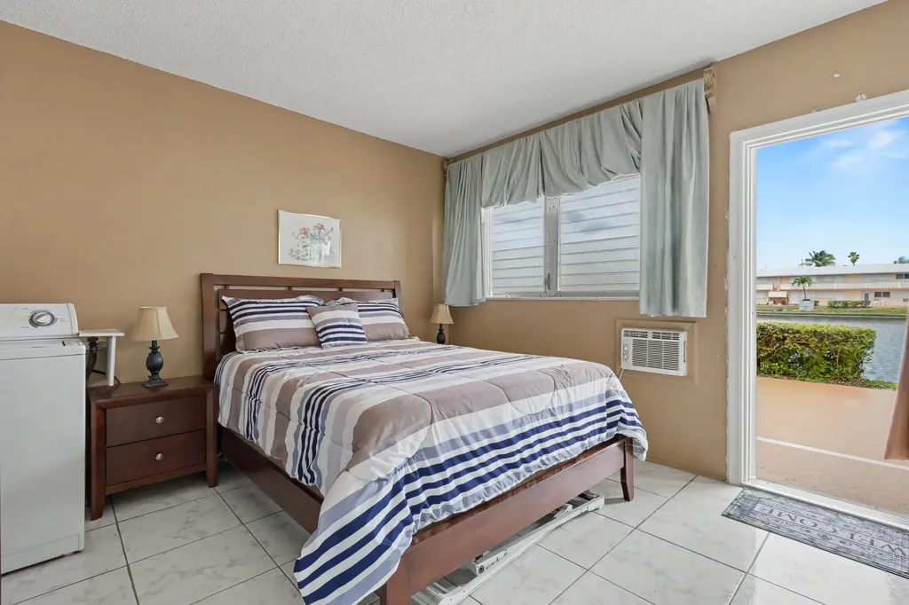 800 SW 10th Terrace Hallandale Beach FL 33009
