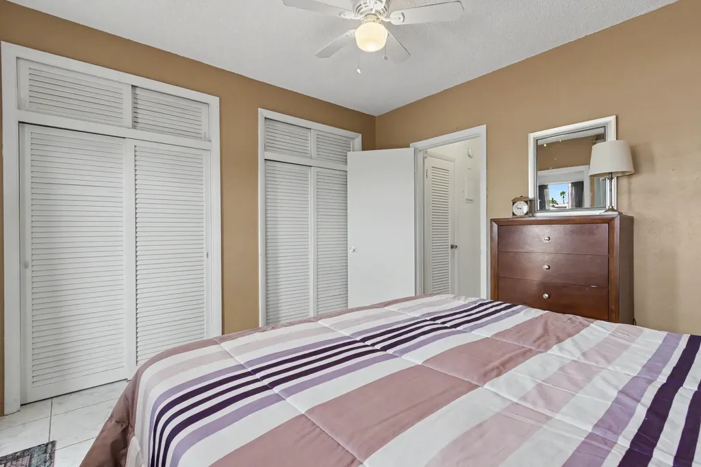 800 SW 10th Terrace Hallandale Beach FL 33009