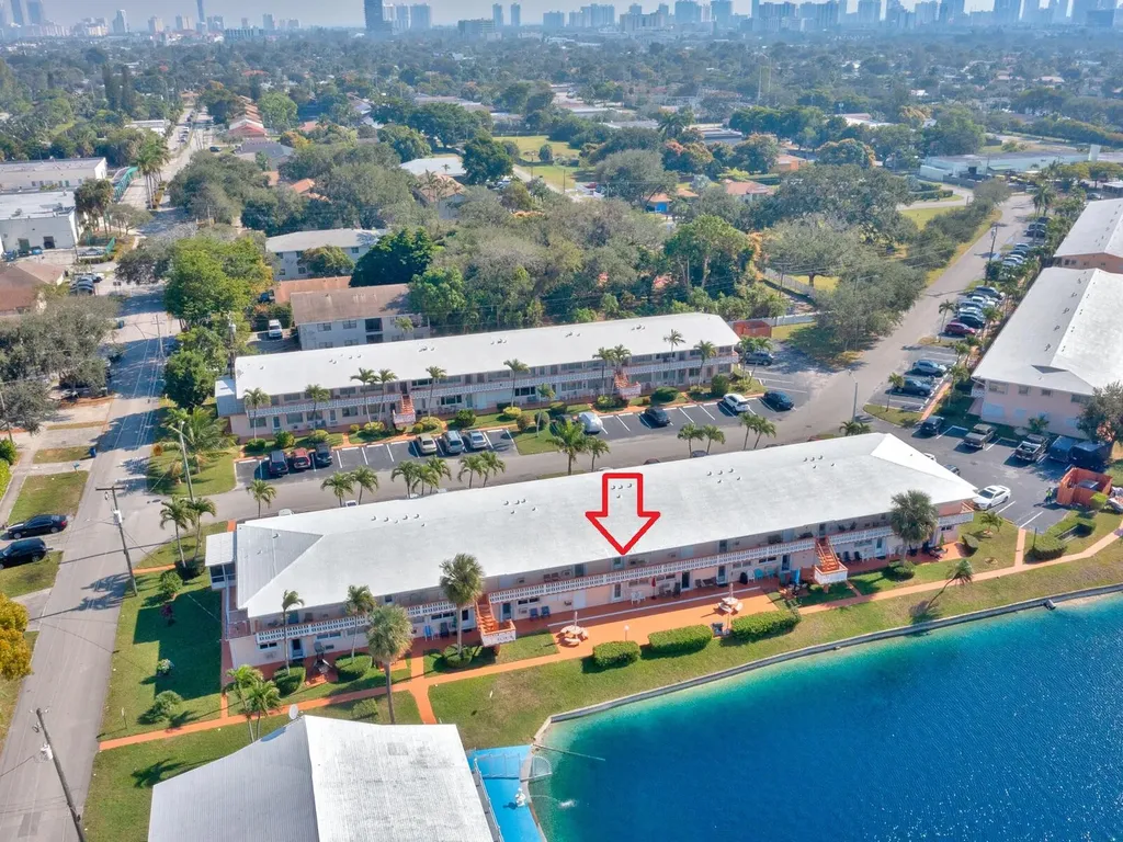 800 SW 10th Terrace Hallandale Beach FL 33009