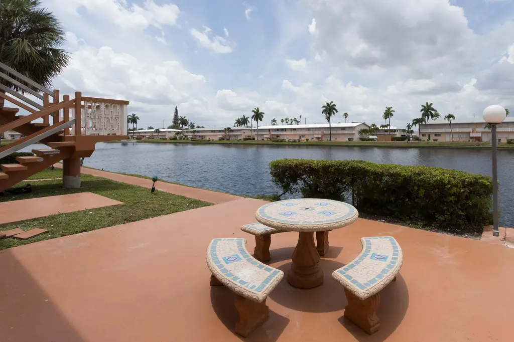 800 SW 10th Terrace Hallandale Beach FL 33009