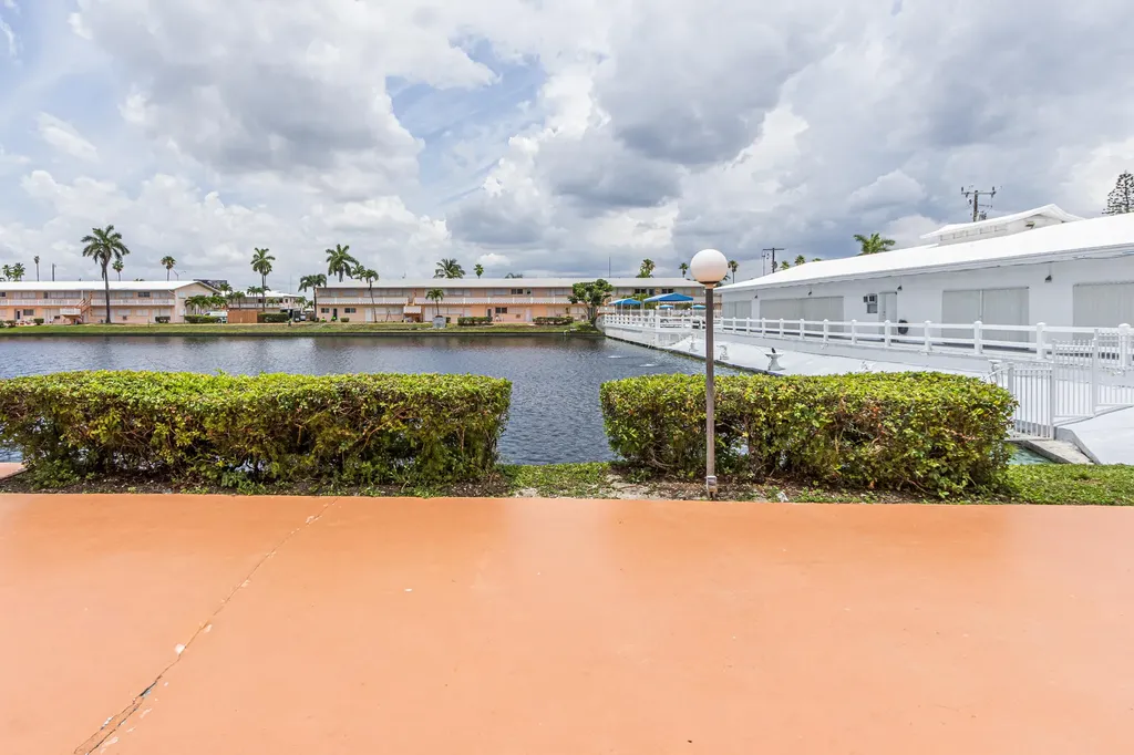 800 SW 10th Terrace Hallandale Beach FL 33009