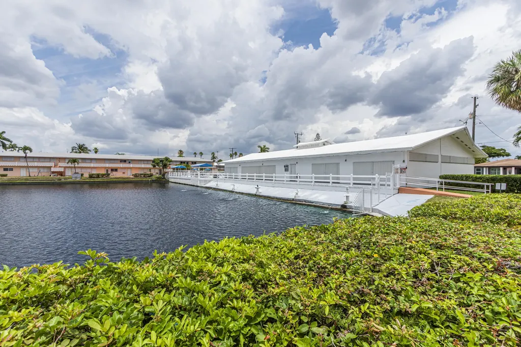 800 SW 10th Terrace Hallandale Beach FL 33009