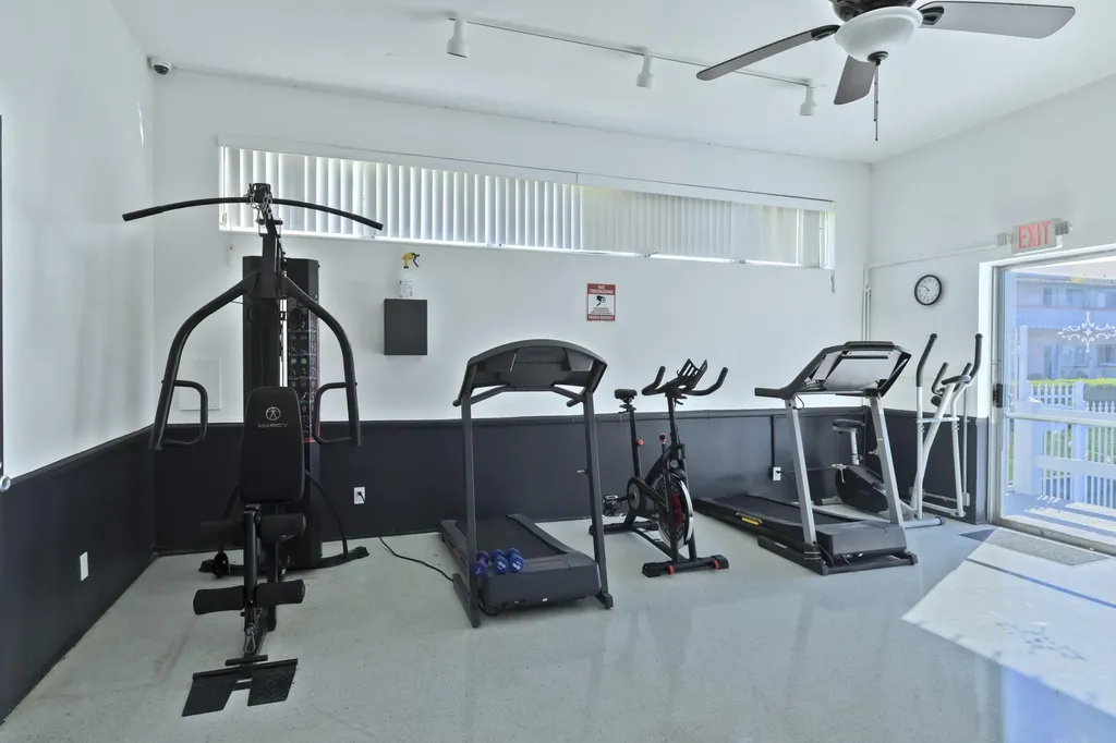 800 SW 10th Terrace Hallandale Beach FL 33009