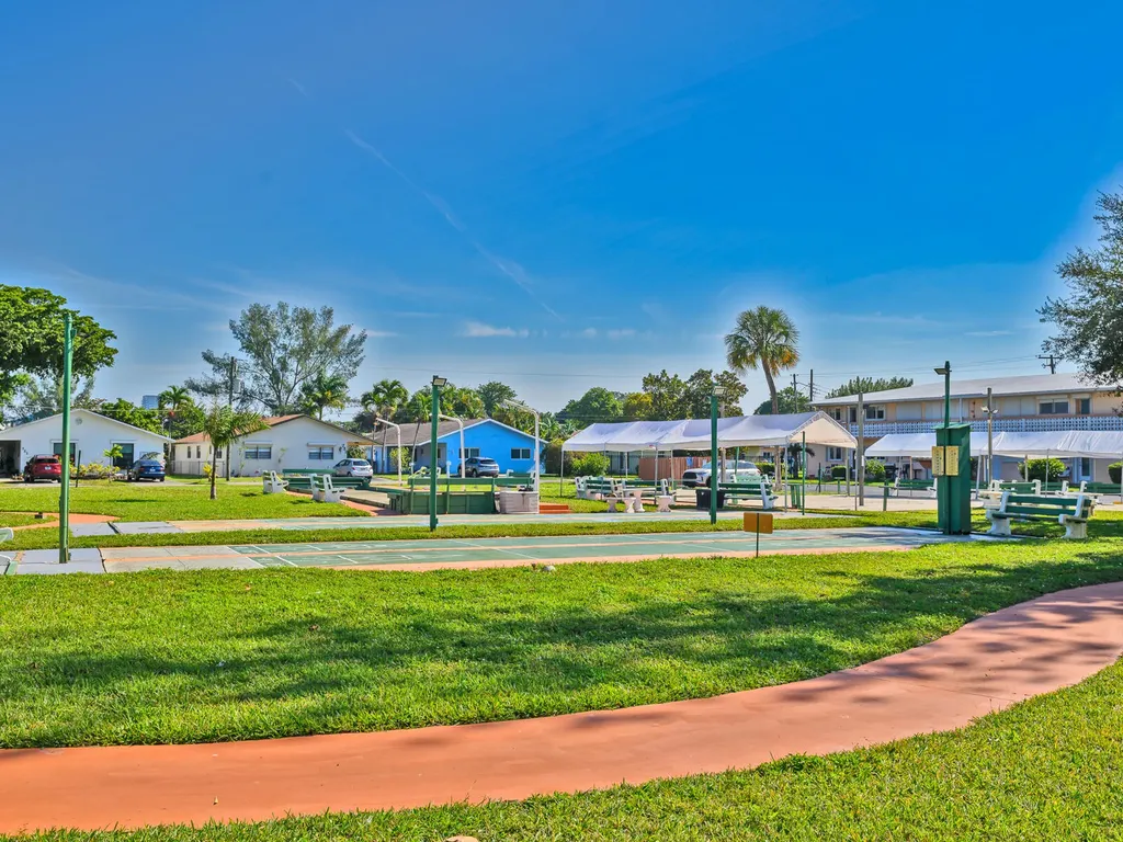 800 SW 10th Terrace Hallandale Beach FL 33009