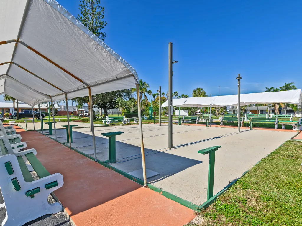 800 SW 10th Terrace Hallandale Beach FL 33009