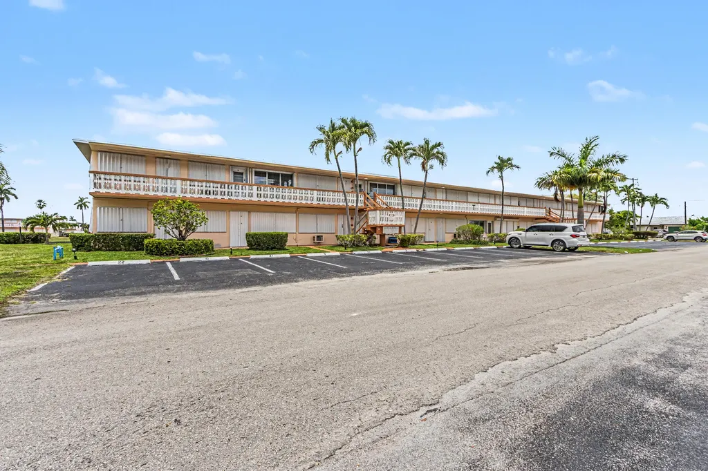800 SW 10th Terrace Hallandale Beach FL 33009