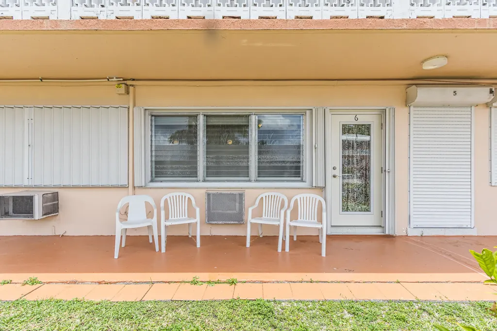 800 SW 10th Terrace Hallandale Beach FL 33009
