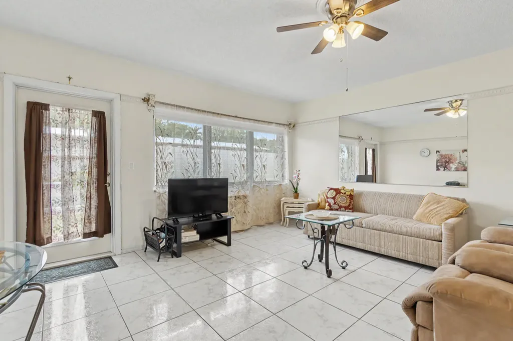 800 SW 10th Terrace Hallandale Beach FL 33009