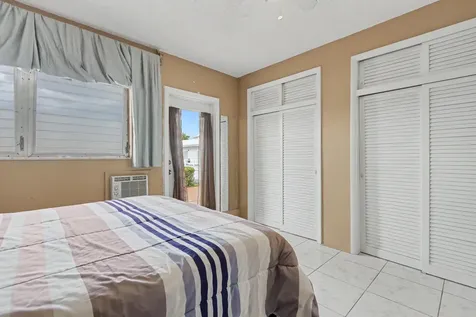 800 SW 10th Terrace Hallandale Beach FL 33009