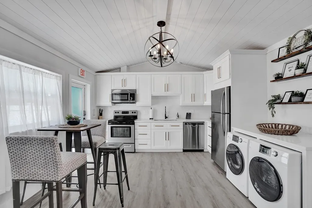 Deerfield Beach FL, 1969 NE 5th Street, Unit 1-2