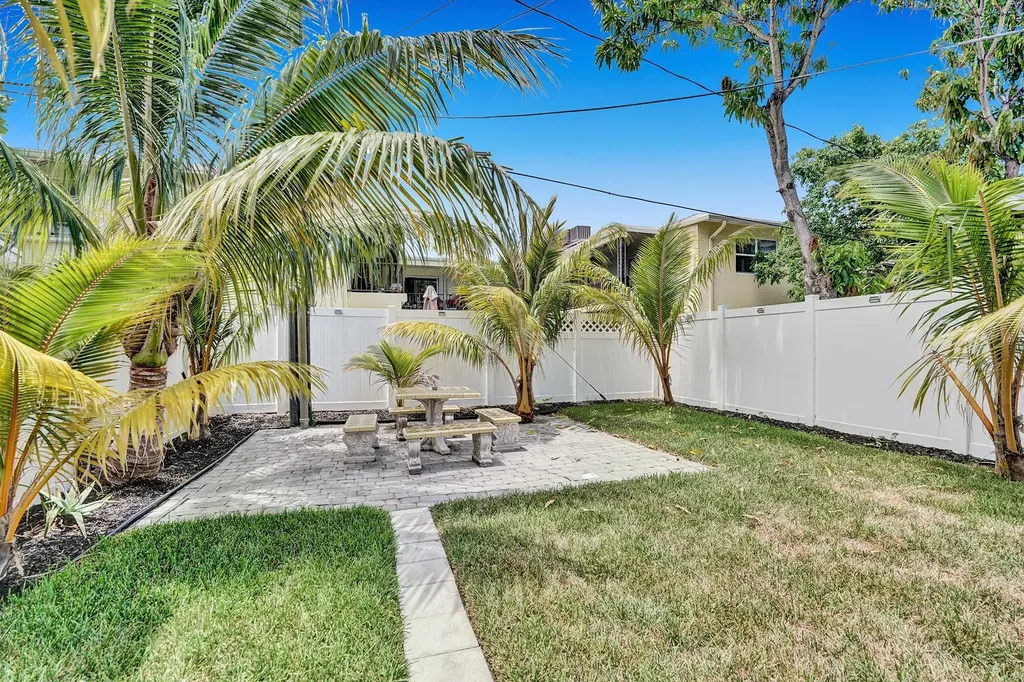 1969 NE 5th Street Deerfield Beach FL 33441