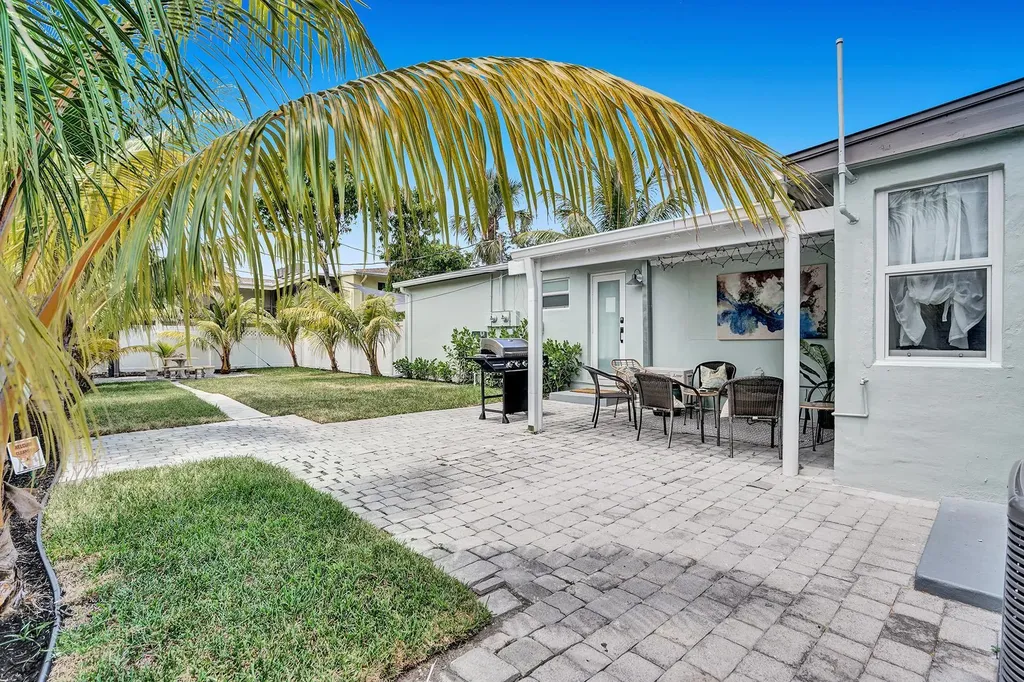 1969 NE 5th Street Deerfield Beach FL 33441