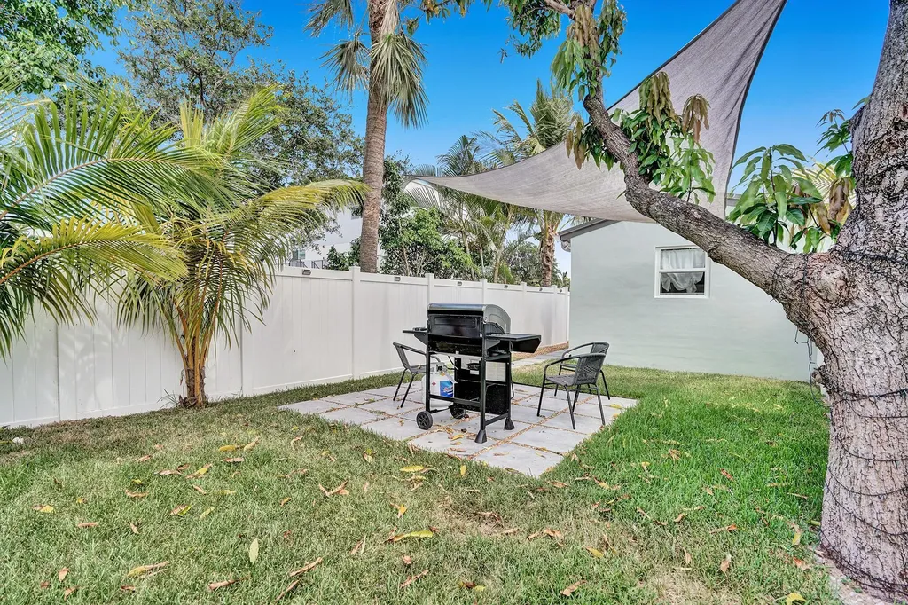 1969 NE 5th Street Deerfield Beach FL 33441