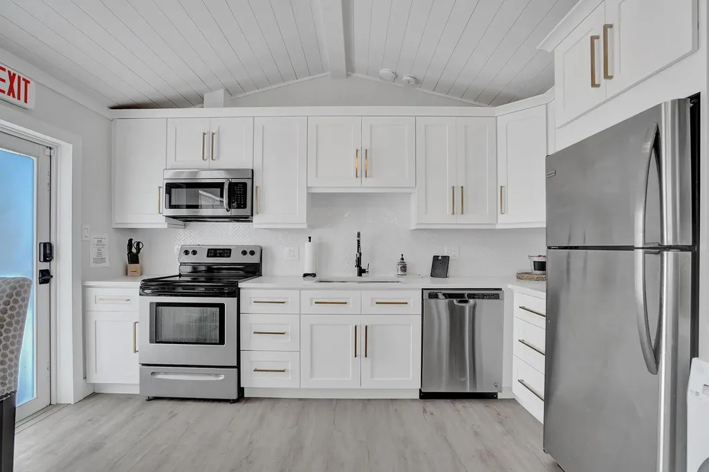 1969 NE 5th Street Deerfield Beach FL 33441