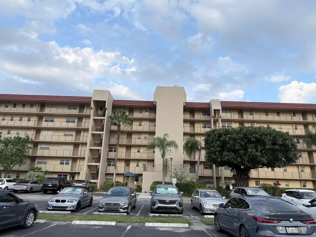 3590 Via Lake Worth FL 33467