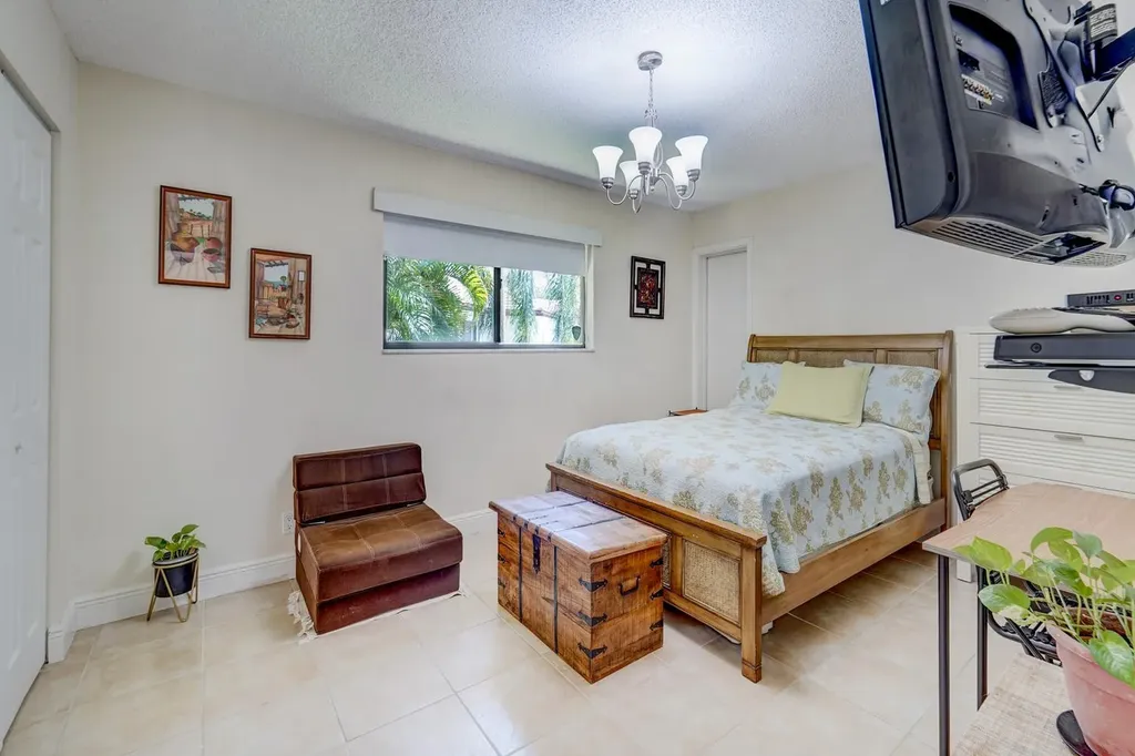 1677 NW 111th Way Coral Springs FL 33071