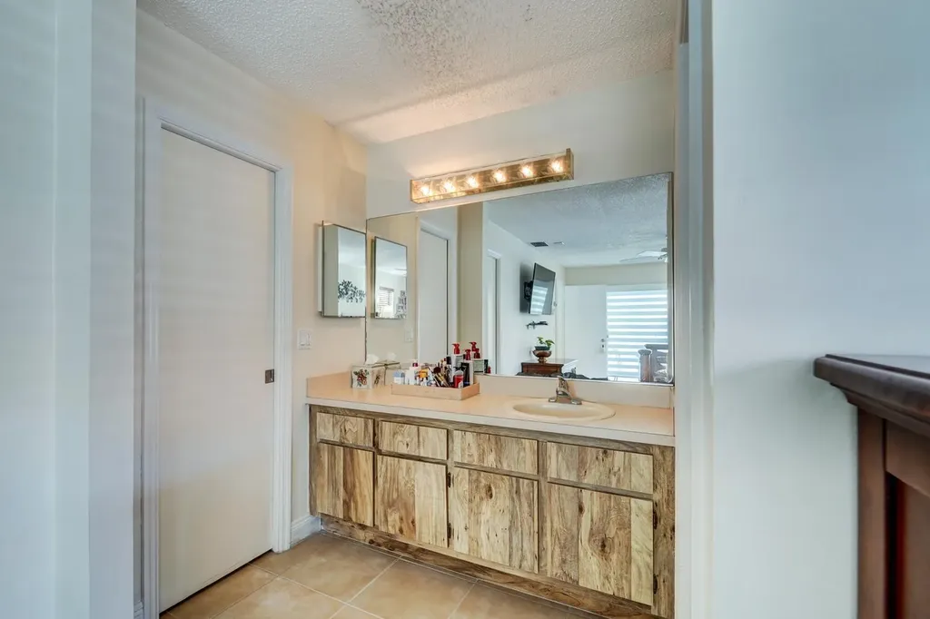 1677 NW 111th Way Coral Springs FL 33071