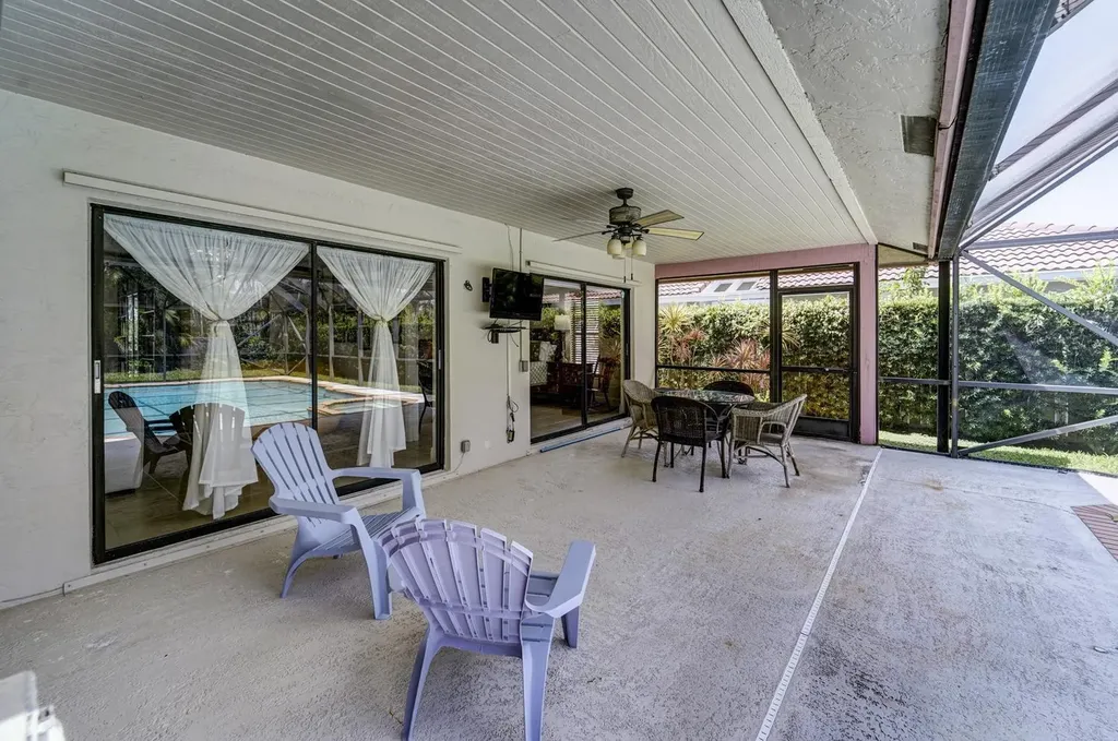 1677 NW 111th Way Coral Springs FL 33071